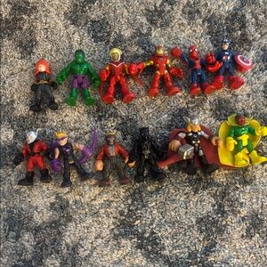 Marvel Avengers Action Figure Set - 12 total figurines